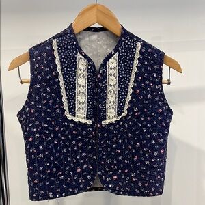 Cropped Blue and White Buttoned Blouse with Mandarin Collar